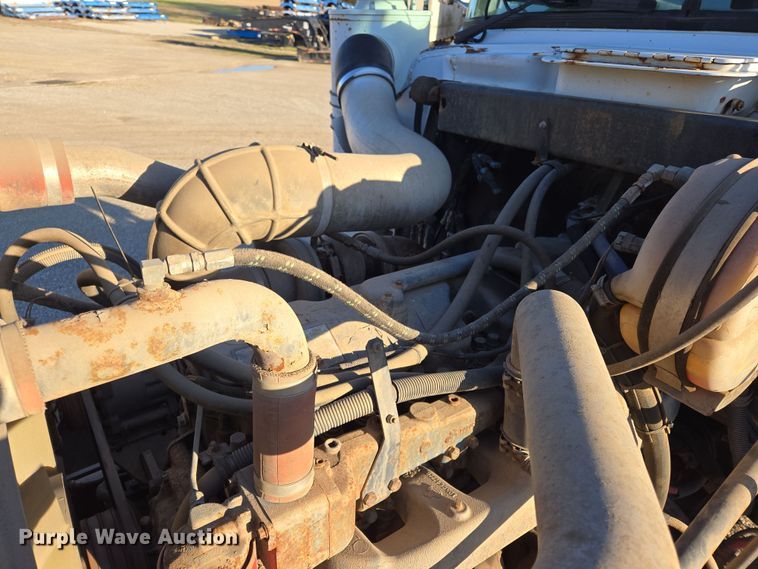 image for item ED2499 1997 Mack RD688S semi truck