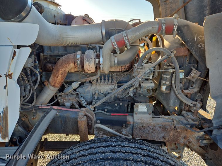 image for item ED2499 1997 Mack RD688S semi truck