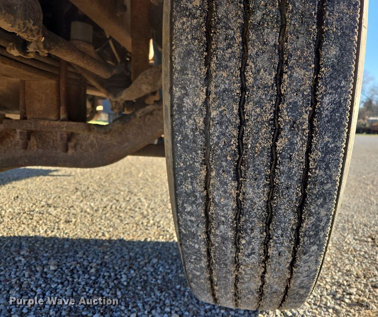 image for item ED2499 1997 Mack RD688S semi truck