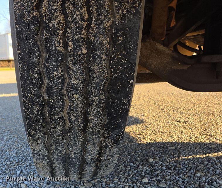 image for item ED2499 1997 Mack RD688S semi truck