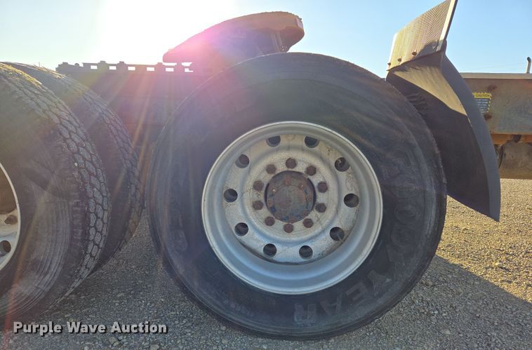 image for item ED2499 1997 Mack RD688S semi truck