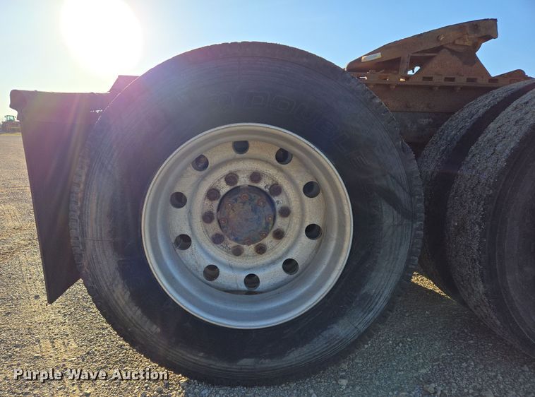 image for item ED2499 1997 Mack RD688S semi truck