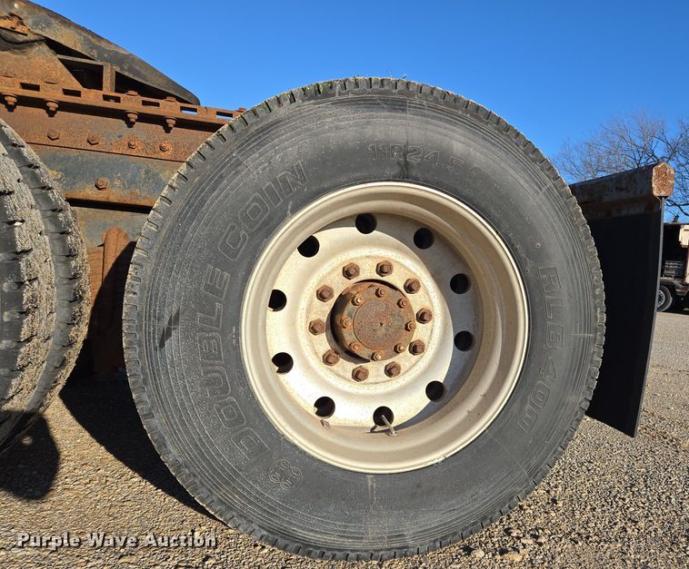 image for item ED2499 1997 Mack RD688S semi truck