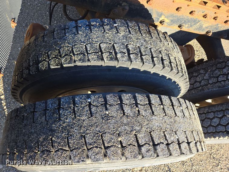 image for item ED2499 1997 Mack RD688S semi truck