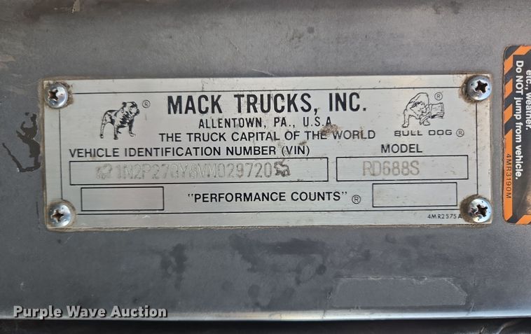 image for item ED2499 1997 Mack RD688S semi truck