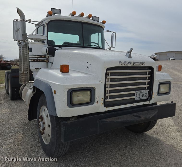 image for item ED2500 1997 Mack RD688S semi truck