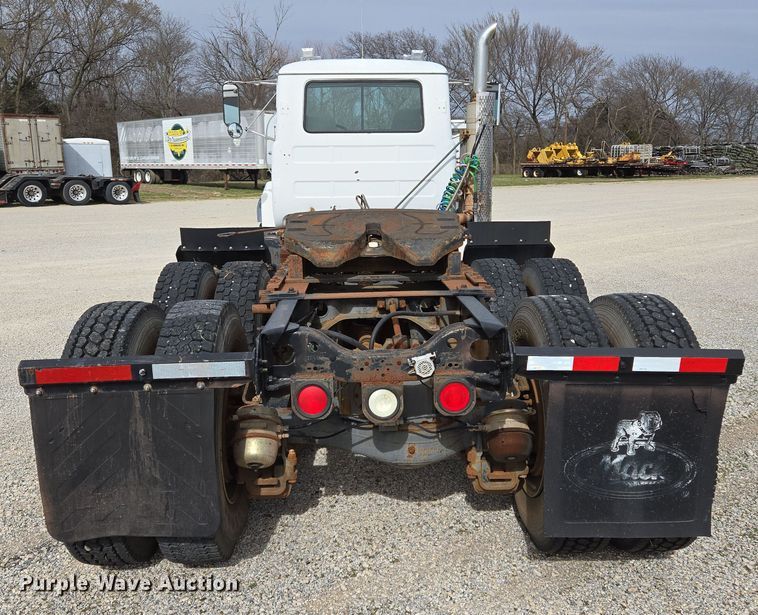 image for item ED2500 1997 Mack RD688S semi truck