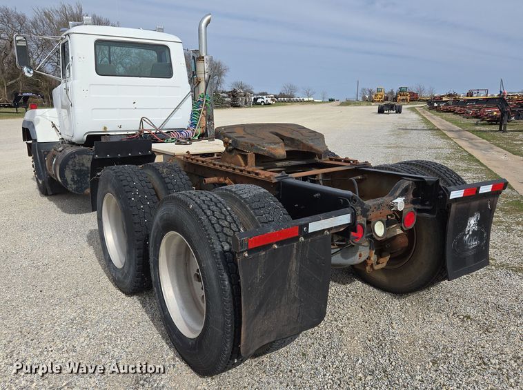 image for item ED2500 1997 Mack RD688S semi truck
