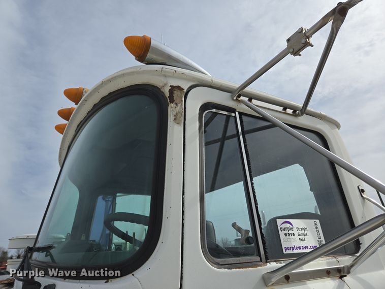 image for item ED2500 1997 Mack RD688S semi truck