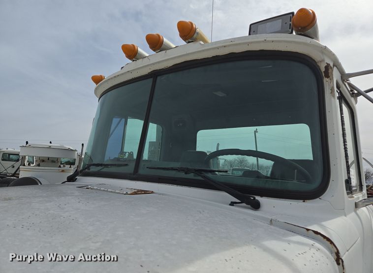 image for item ED2500 1997 Mack RD688S semi truck