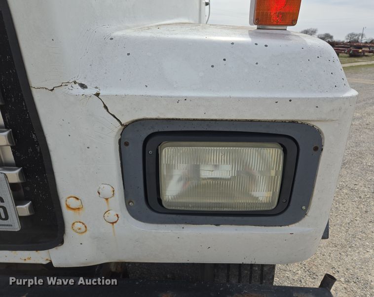 image for item ED2500 1997 Mack RD688S semi truck