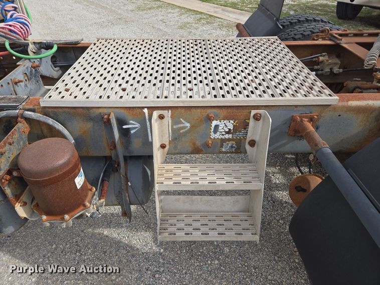 image for item ED2500 1997 Mack RD688S semi truck