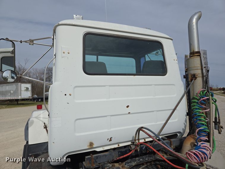 image for item ED2500 1997 Mack RD688S semi truck