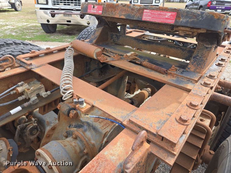 image for item ED2500 1997 Mack RD688S semi truck