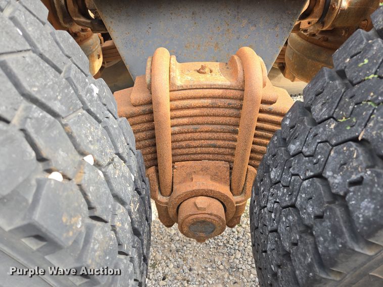 image for item ED2500 1997 Mack RD688S semi truck