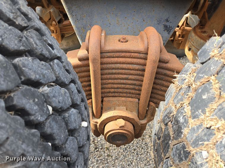 image for item ED2500 1997 Mack RD688S semi truck