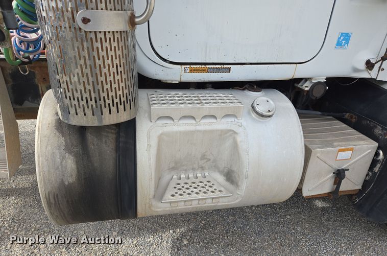 image for item ED2500 1997 Mack RD688S semi truck