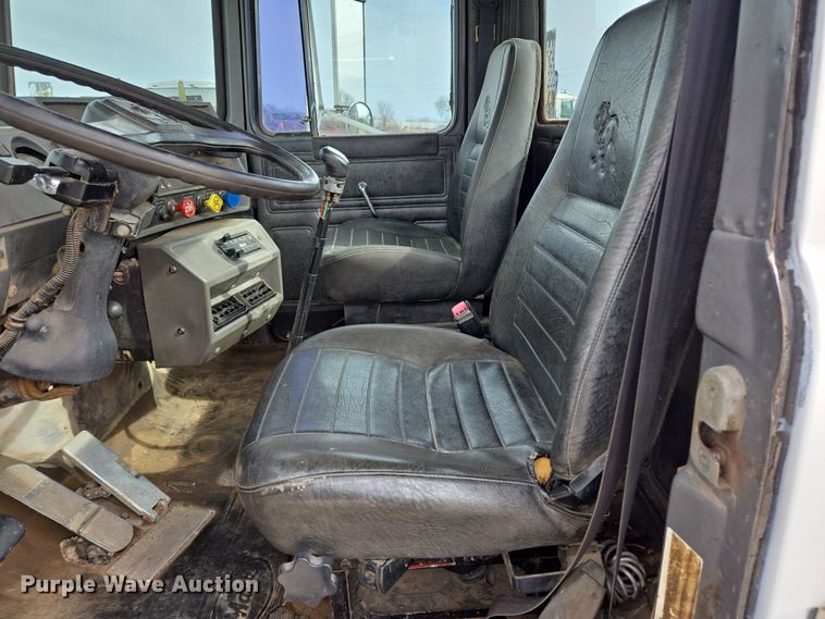 image for item ED2500 1997 Mack RD688S semi truck