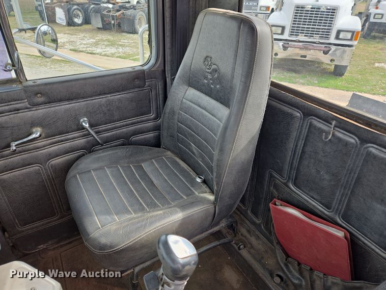 image for item ED2500 1997 Mack RD688S semi truck