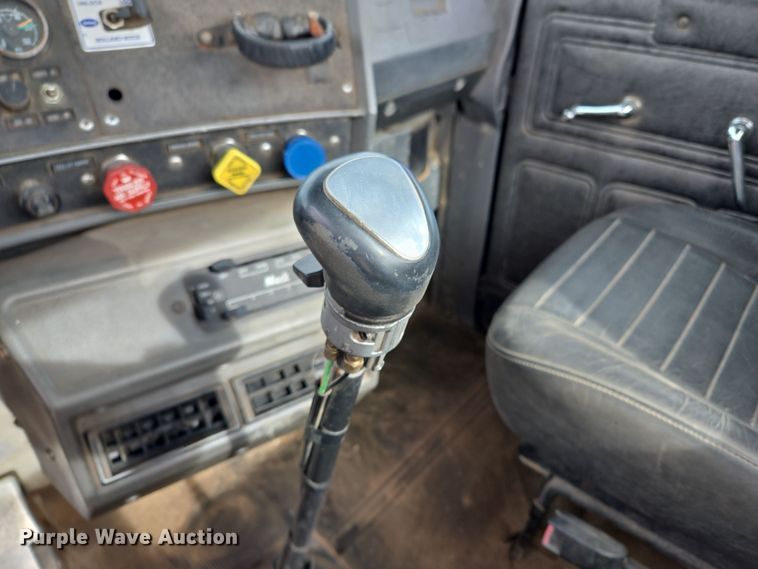 image for item ED2500 1997 Mack RD688S semi truck