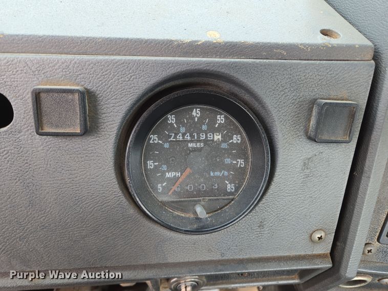 image for item ED2500 1997 Mack RD688S semi truck