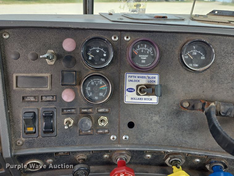 image for item ED2500 1997 Mack RD688S semi truck