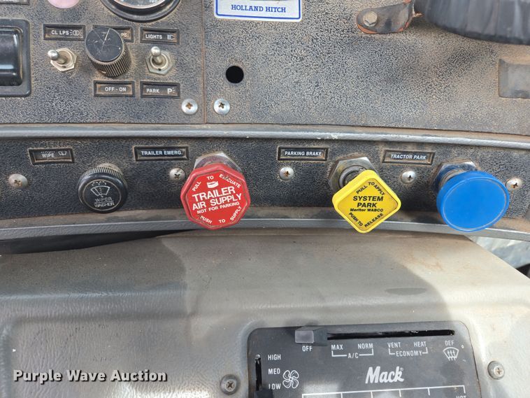 image for item ED2500 1997 Mack RD688S semi truck