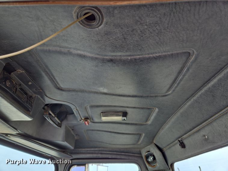 image for item ED2500 1997 Mack RD688S semi truck