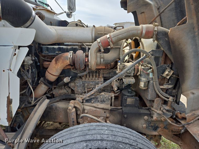 image for item ED2500 1997 Mack RD688S semi truck