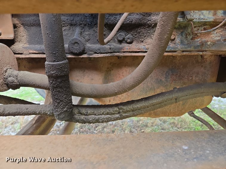 image for item ED2500 1997 Mack RD688S semi truck