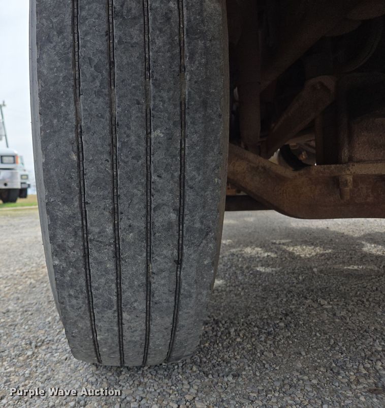 image for item ED2500 1997 Mack RD688S semi truck