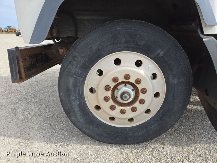 image for item ED2500 1997 Mack RD688S semi truck