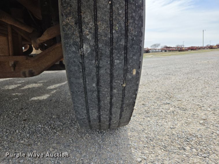 image for item ED2500 1997 Mack RD688S semi truck