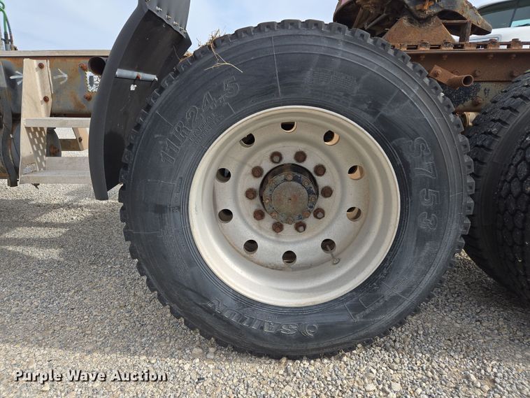 image for item ED2500 1997 Mack RD688S semi truck