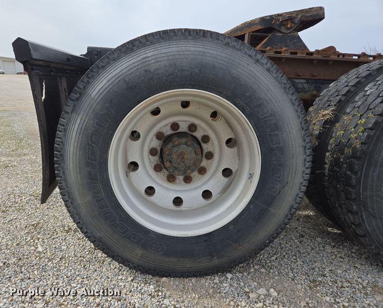 image for item ED2500 1997 Mack RD688S semi truck