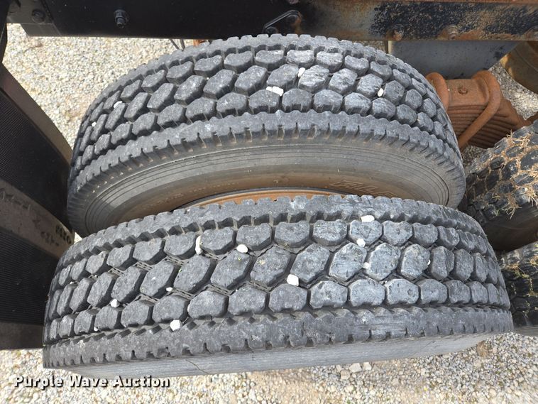 image for item ED2500 1997 Mack RD688S semi truck