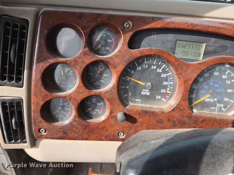 image for item ED2502 2005 Mack CHN613 semi truck