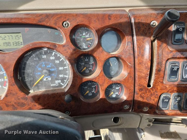 image for item ED2502 2005 Mack CHN613 semi truck