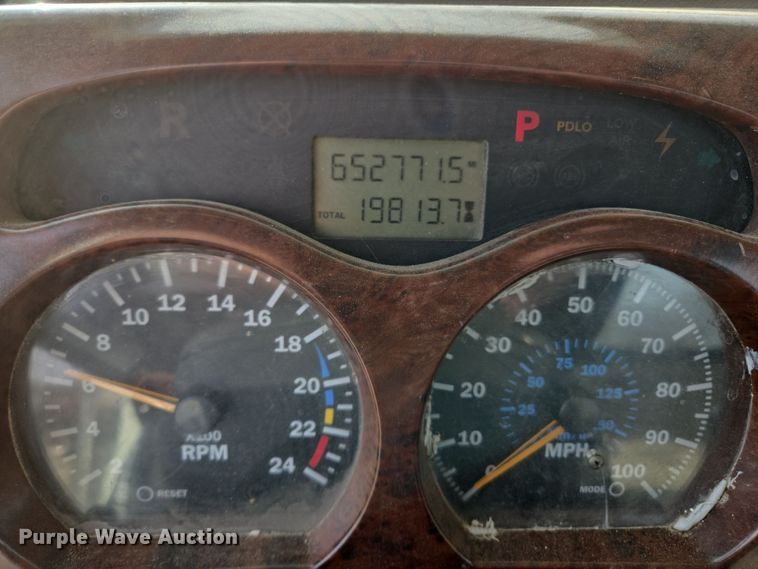 image for item ED2502 2005 Mack CHN613 semi truck