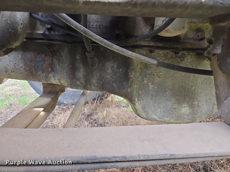 image for item ED2502 2005 Mack CHN613 semi truck