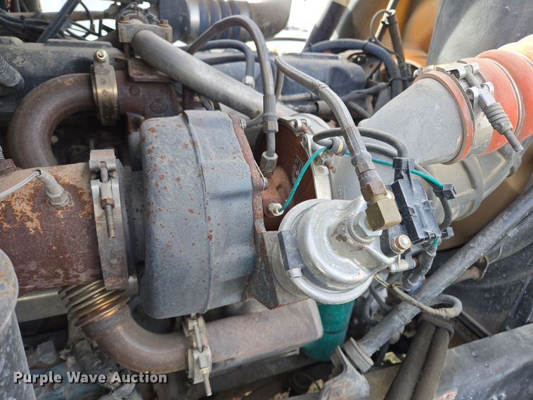 image for item ED2502 2005 Mack CHN613 semi truck