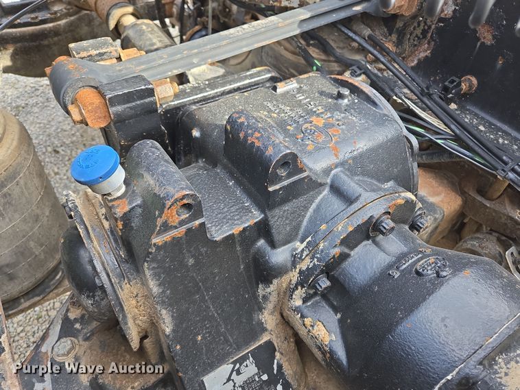 image for item ED2503 2005 Mack CHN613 semi truck