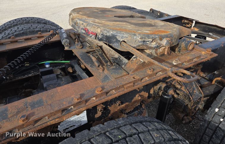 image for item ED2503 2005 Mack CHN613 semi truck