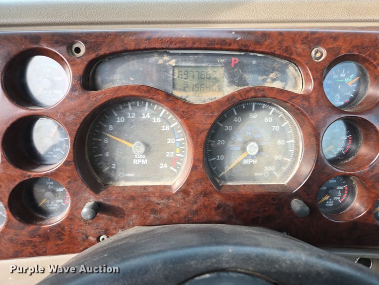 image for item ED2503 2005 Mack CHN613 semi truck