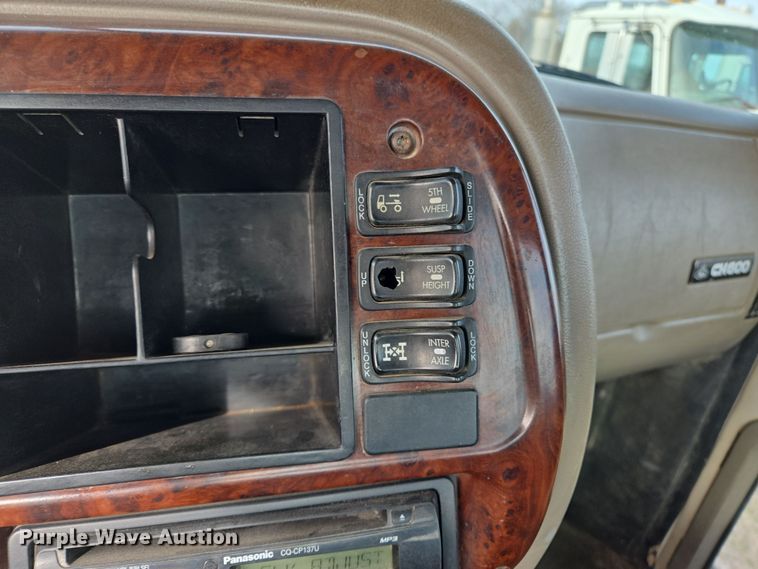 image for item ED2503 2005 Mack CHN613 semi truck