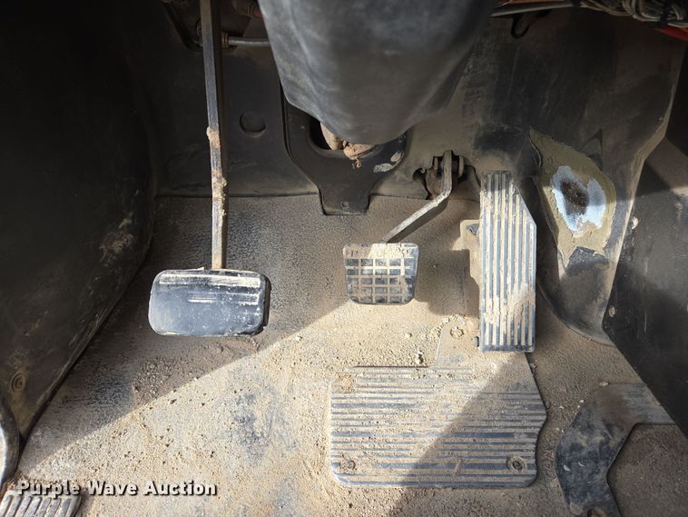 image for item ED2503 2005 Mack CHN613 semi truck