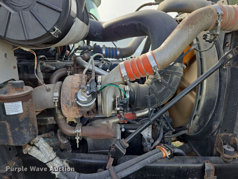 image for item ED2503 2005 Mack CHN613 semi truck