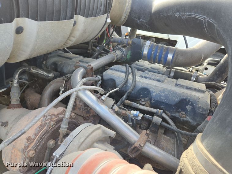 image for item ED2503 2005 Mack CHN613 semi truck