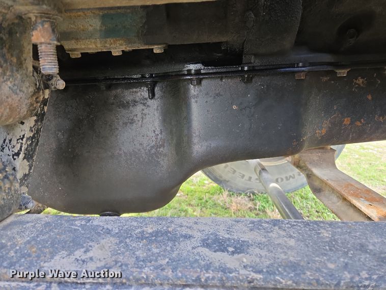 image for item ED2503 2005 Mack CHN613 semi truck