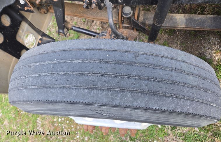 image for item ED2503 2005 Mack CHN613 semi truck